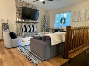 Open Sky Retreat - Hot Tub, Bubble Tent, Fire Pit, Comfy & Family Friendly FREE LIFT TICKETS Whitefish